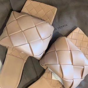 SOLD*Bottega Veneta Leather Sandals (Nude pink)